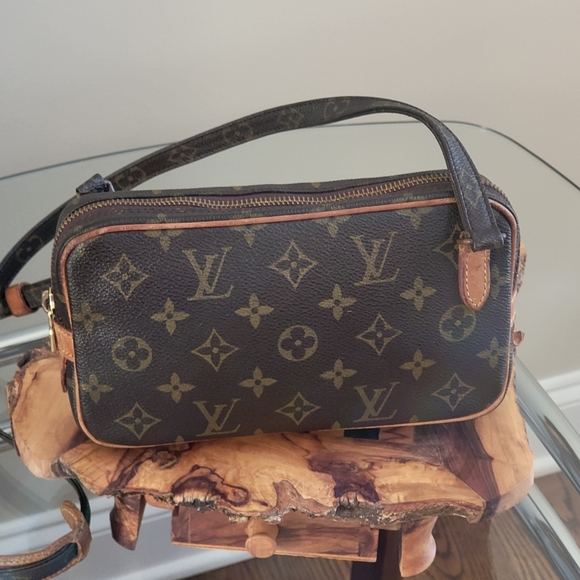 LOUIS VUITTON Pochette Marly Monogram Canvas Crossbody Bag..Authentic!! - Picture 2 of 14